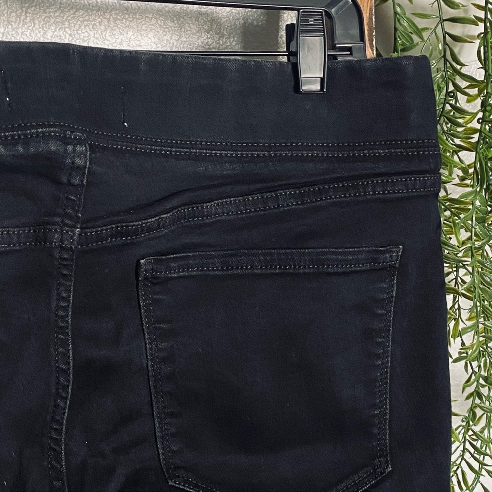 Distressed Rockstar Jeggings - Picture 6 of 9